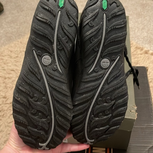 Timberland womens black primaloft 200 tall boot. Lace up. Bottom is waterproof. - Picture 7 of 8